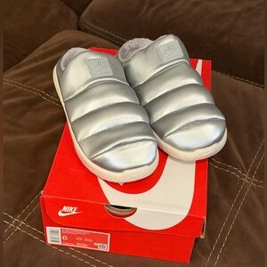 Nike women’s Metallic Silver Slippers